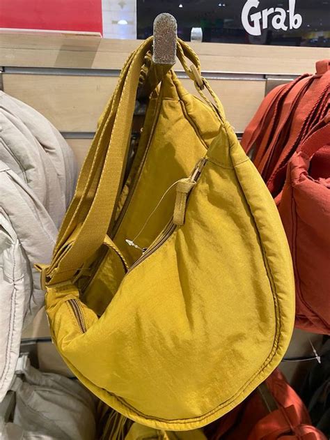 uniqlo shoulder bag dupe